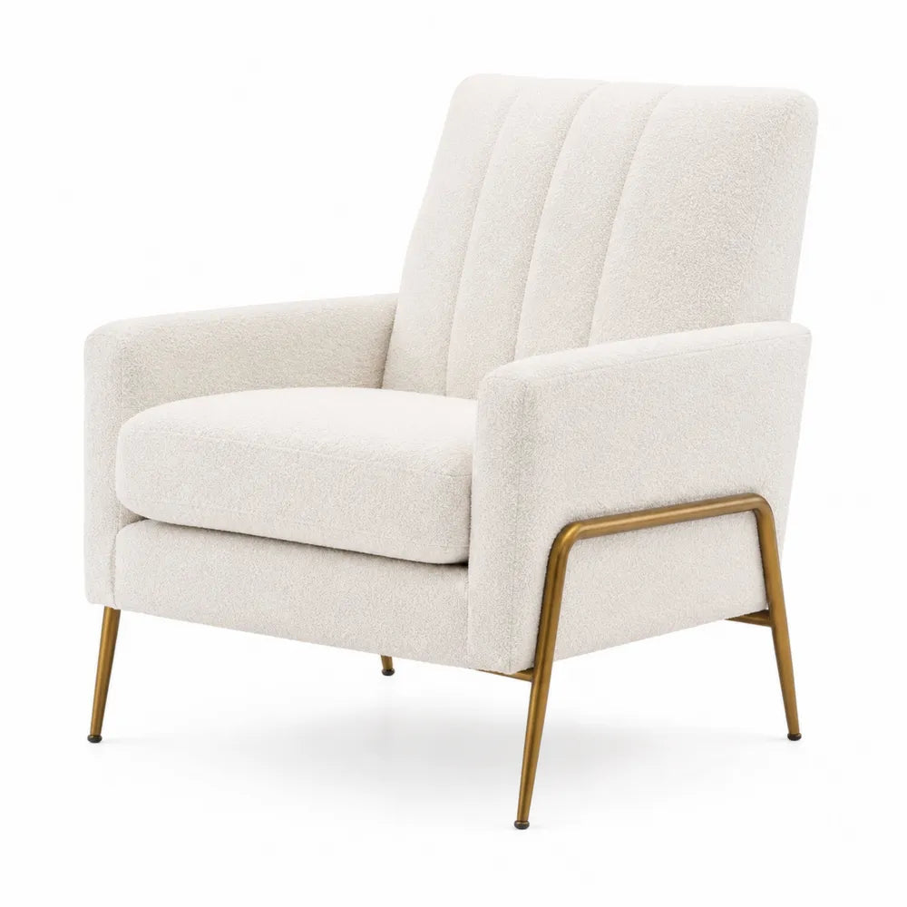 Poltrona in tessuto bouclé bianco con struttura in metallo dorato